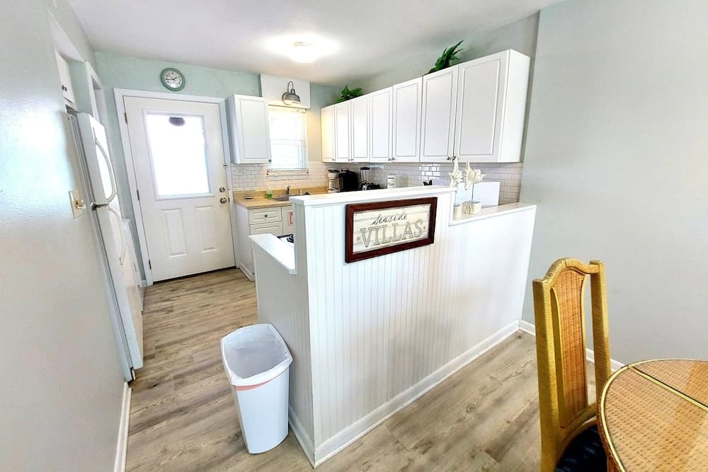 Harbor House B6 2 Bedroom Condo by RedAwning