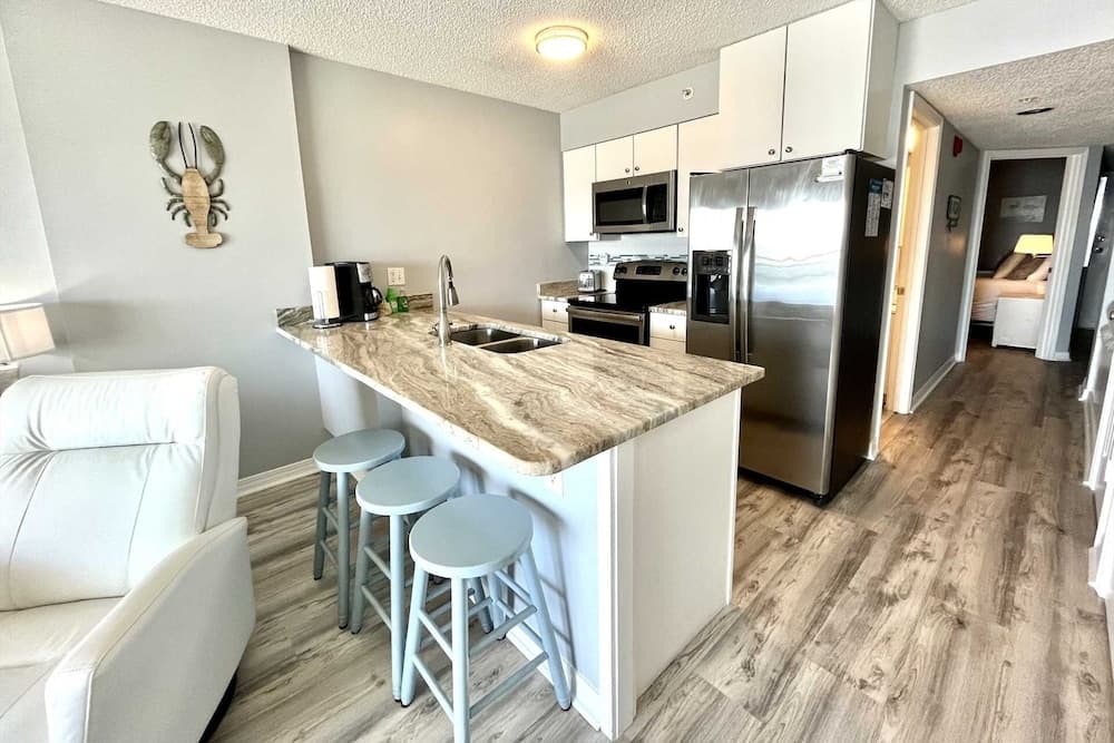 Royal Palms 402 1 Bedroom Condo by RedAwning