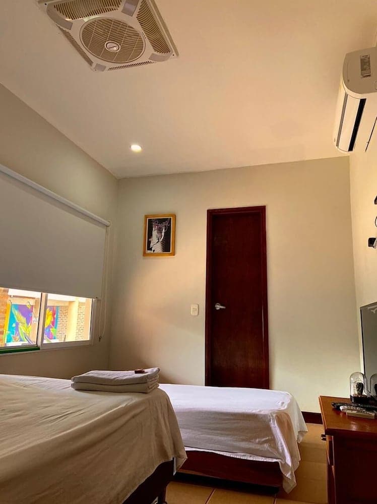 Hostal  Aurora - Hostel