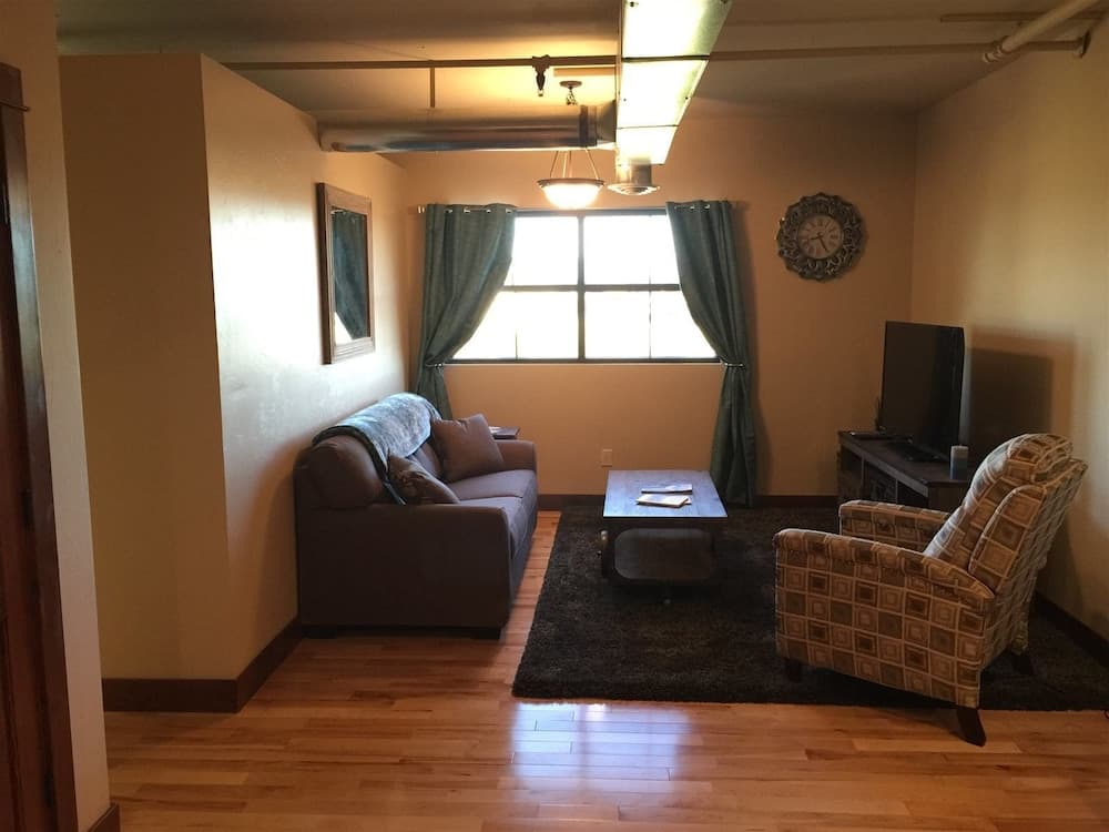 Belgrade - Whispering Pines 7A