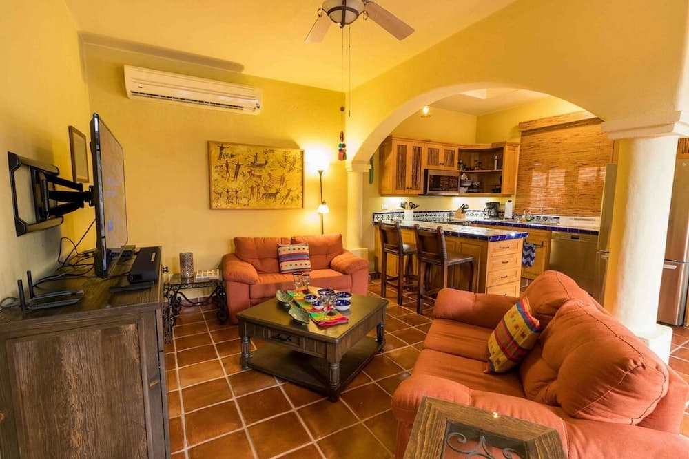 Casa Barcelona 2 BR by Casago