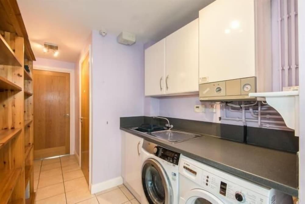 Oxford Street 5 Bedroom Townhouse