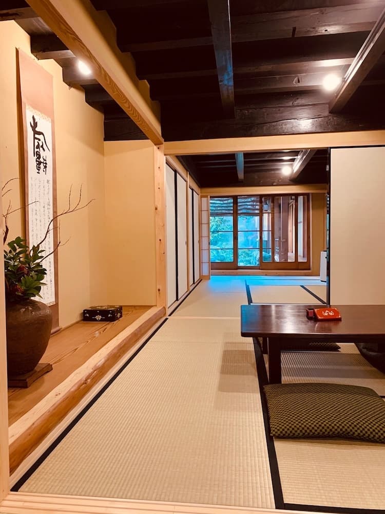 Traditional Guesthouse TONARI