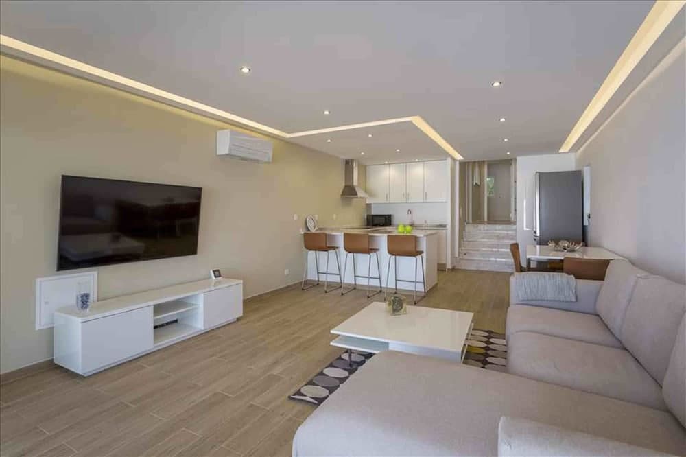 Vicky Rae Beach House