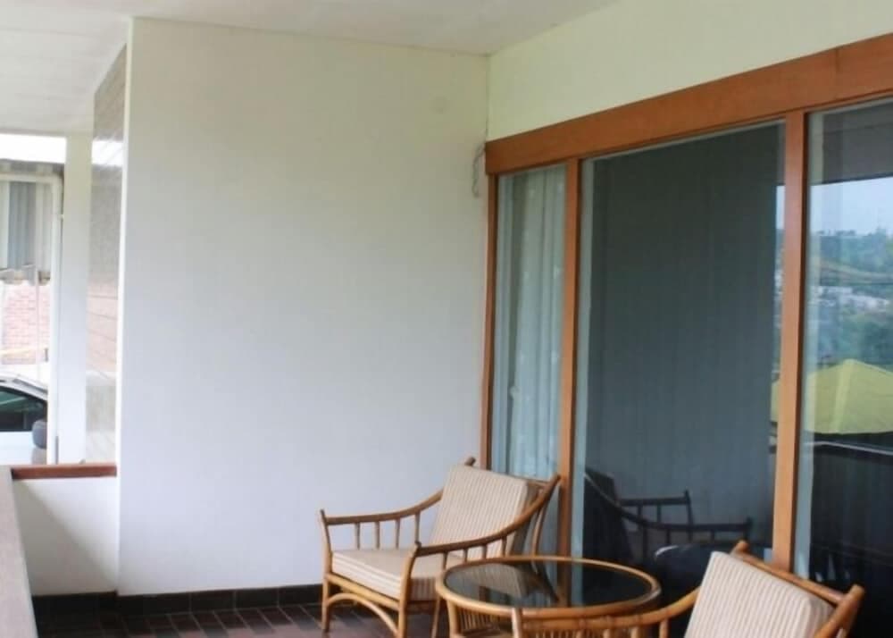 De Dago Pakar Villa by HouseinBandung