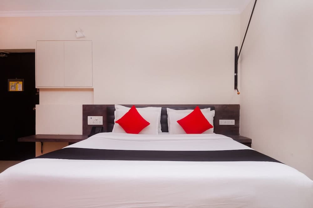 Capital O 40728 Bollywood Design Hotel