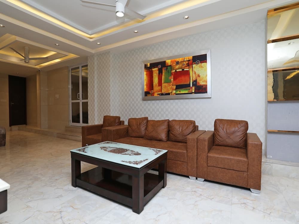 Capital O 40964 Urban Delux