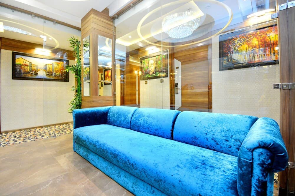 Capital O 43988 Makhan Residency