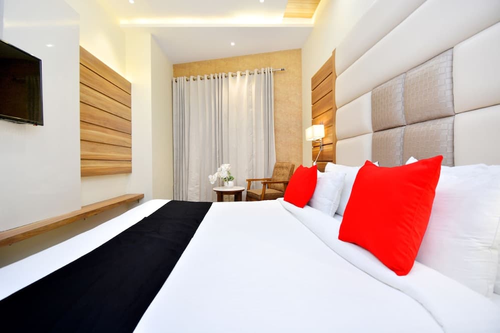 Capital O 43988 Makhan Residency