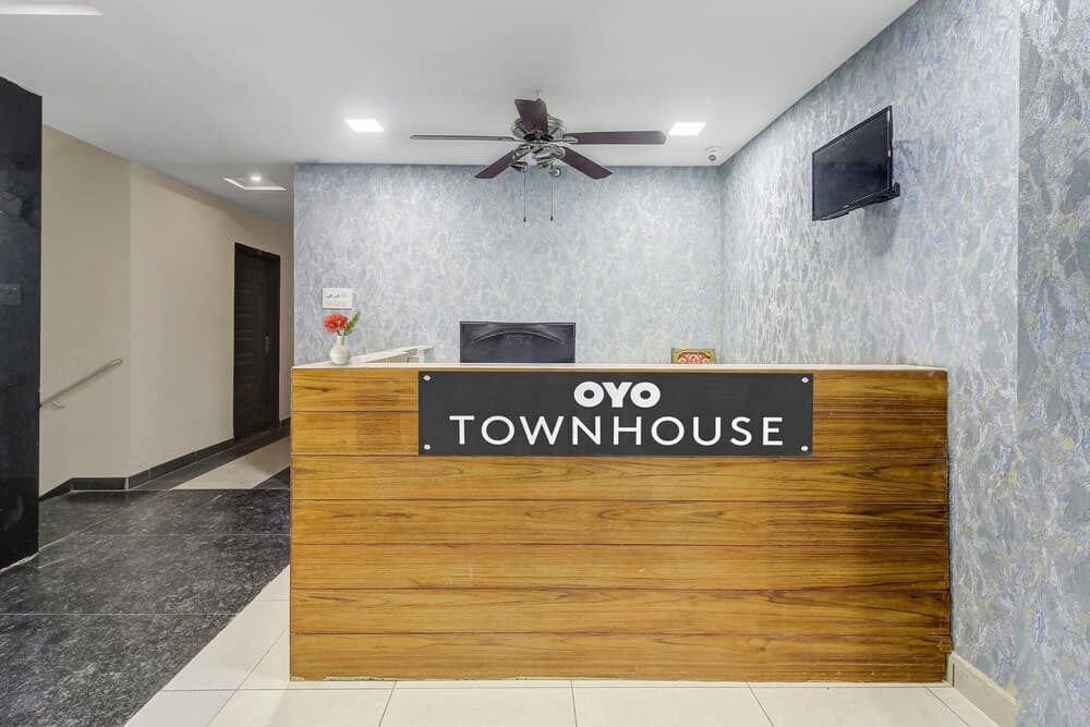 OYO 22425 Hotel Honey Cruise