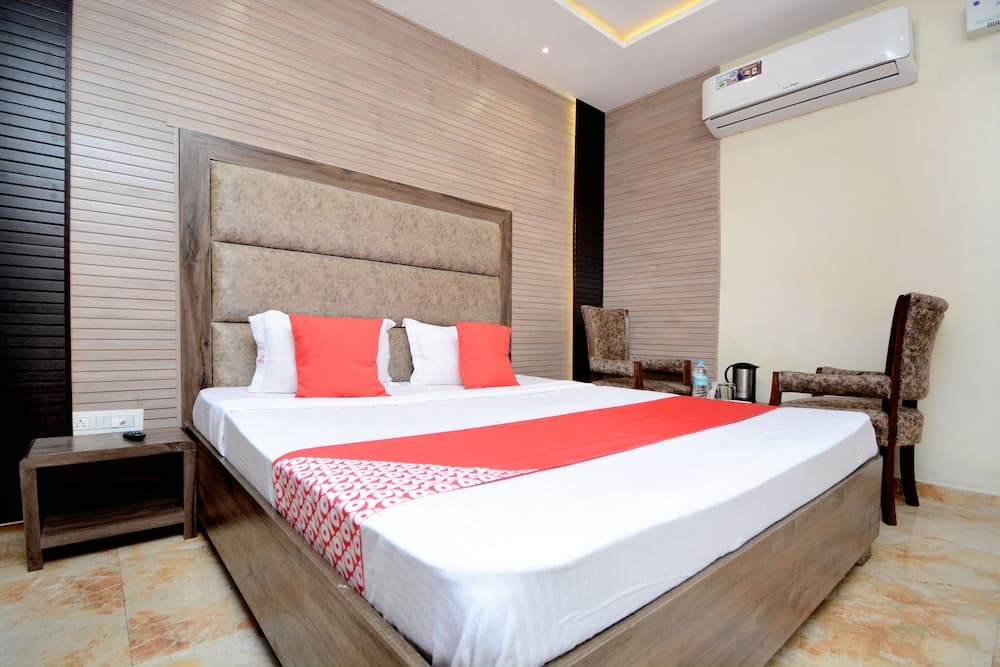 OYO 28335 Hotel Classic