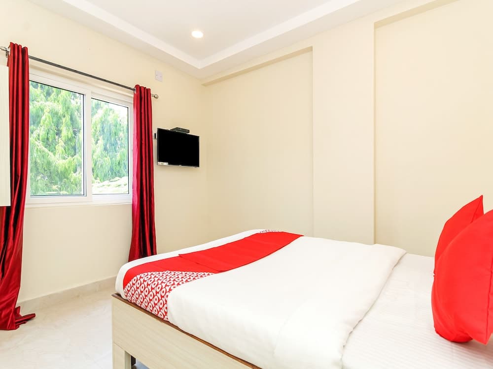 OYO 29928 Royal Emirates Banjara