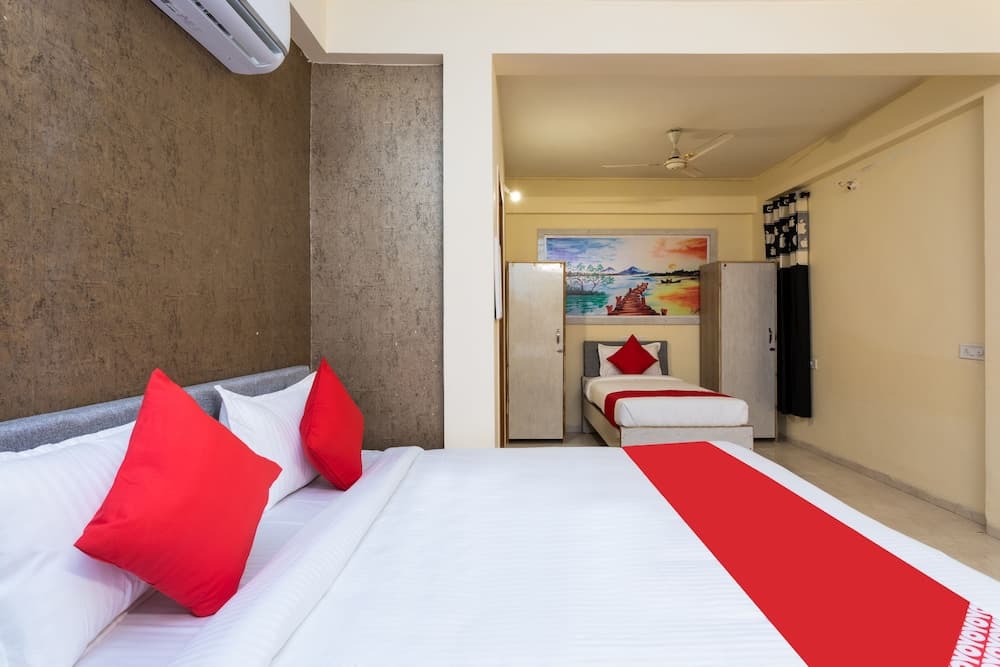 OYO 30478 Hotel Kiran Shri