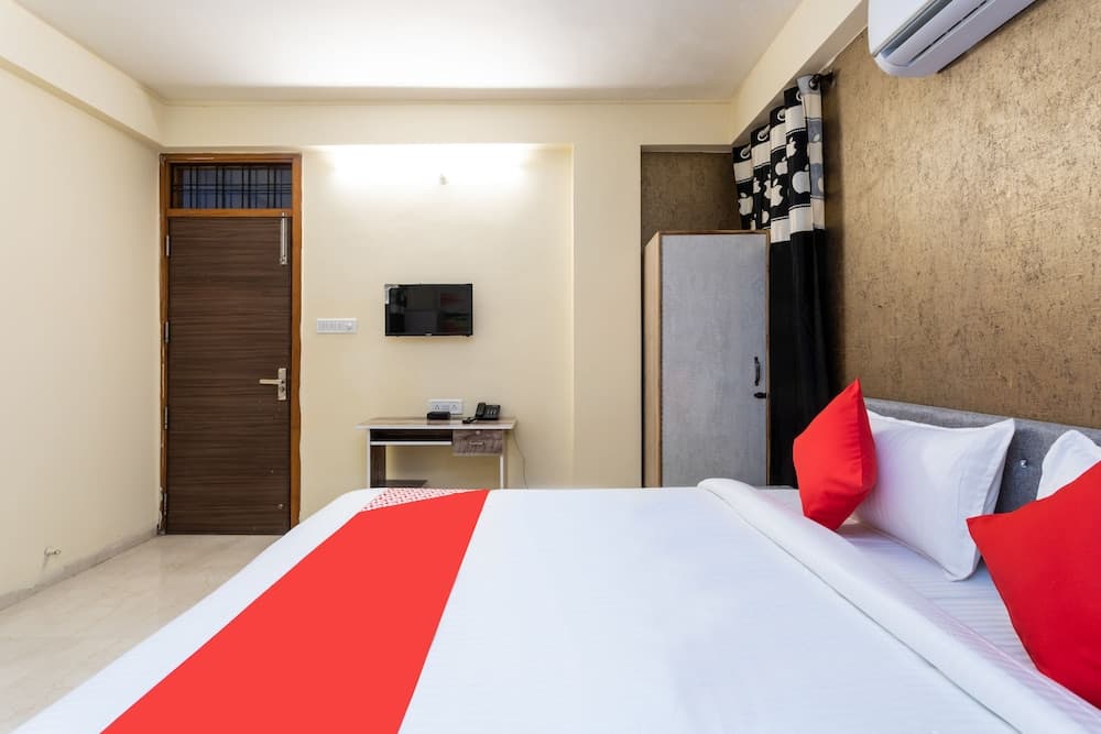 OYO 30478 Hotel Kiran Shri