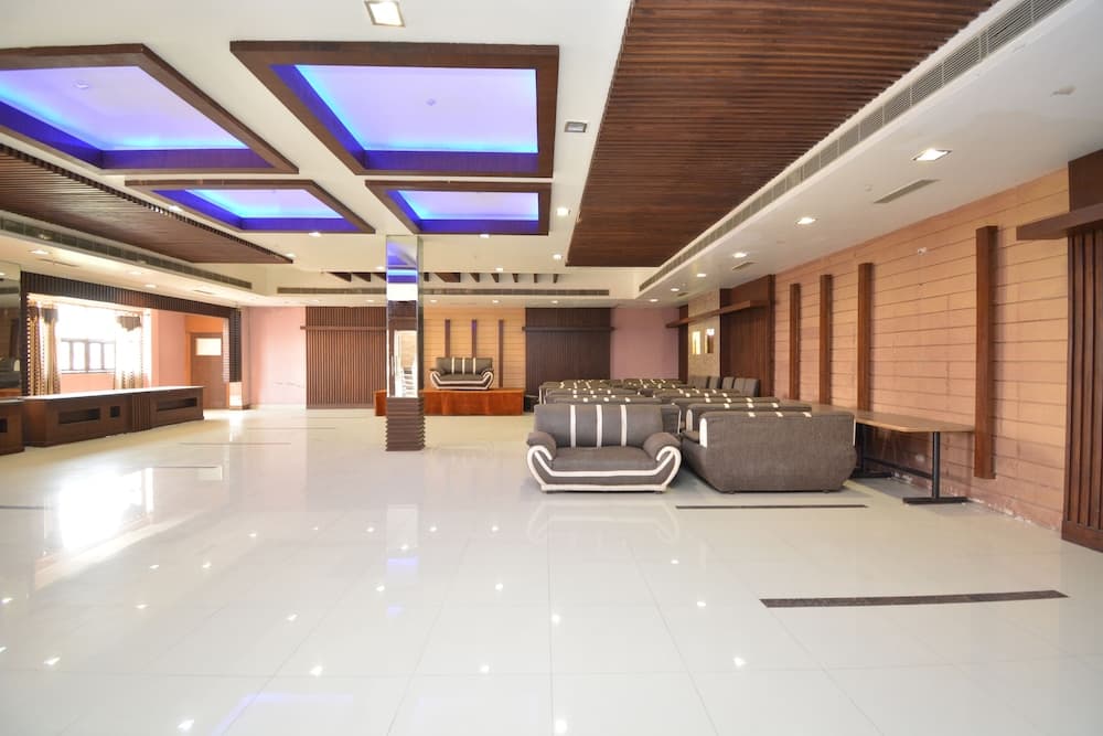 OYO 40230 Hotel Royal Palace