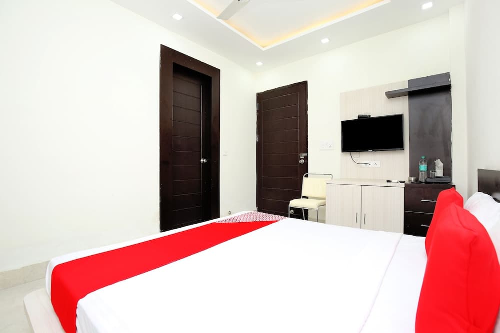 OYO 40417 Hotel Grand Taj