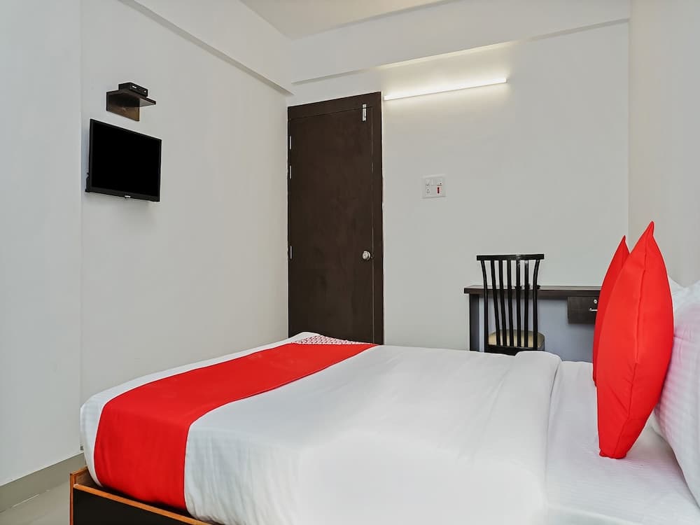 OYO Flagship 23990 Manjari