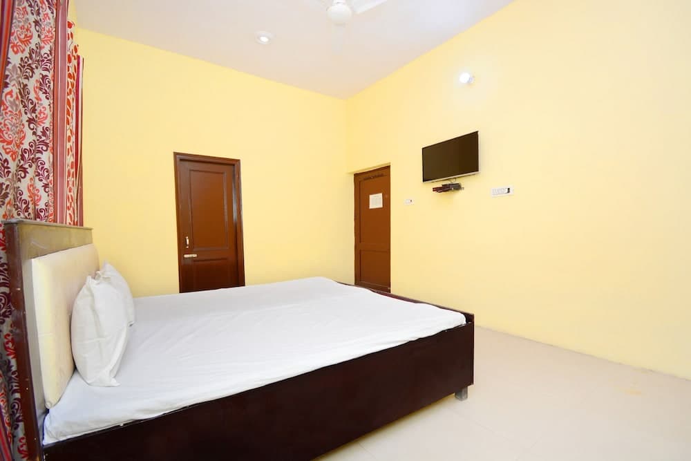 SPOT ON 38845 Gursimran Complex