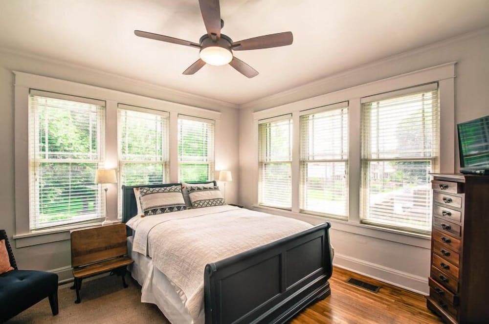 Belmont Blvd Bed and Breakfast