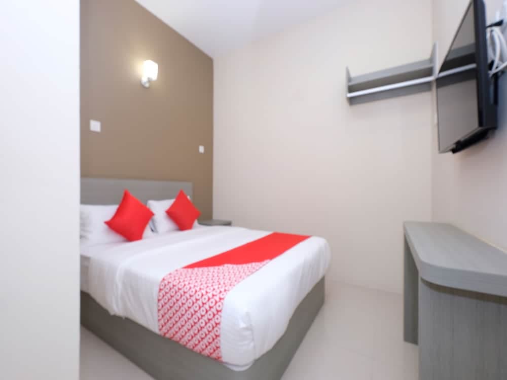 Super OYO 43935 Mancalin Hotel