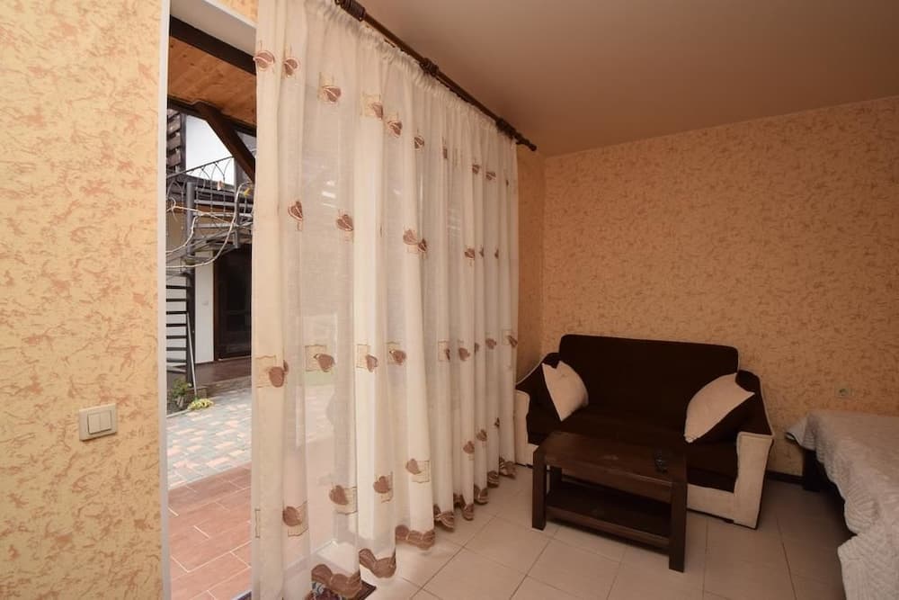 Sadorini Guest House