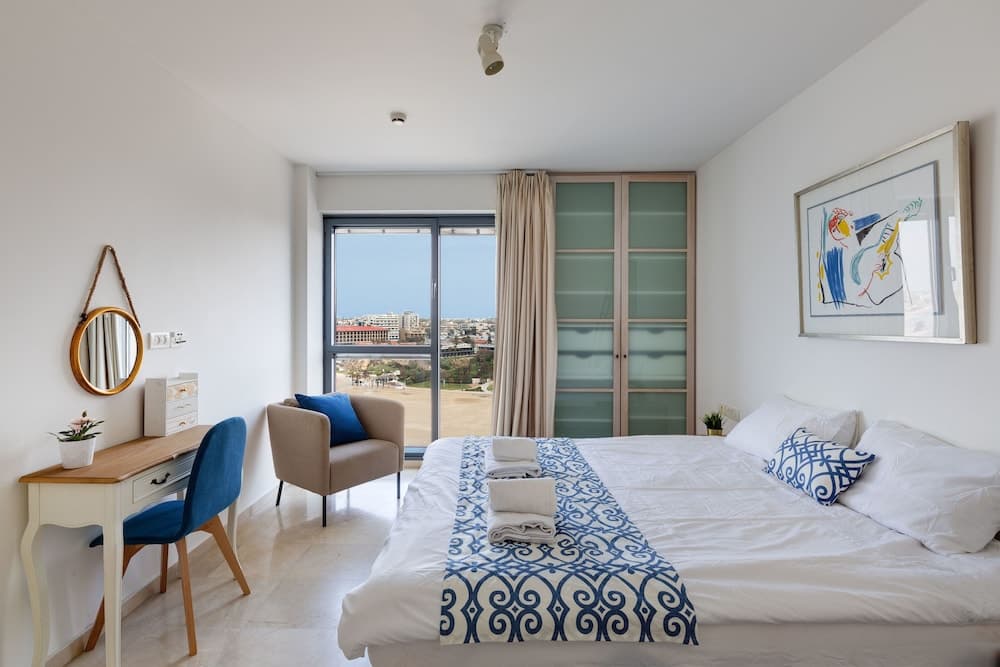 Beach Front Stylish Hugh 2DBR