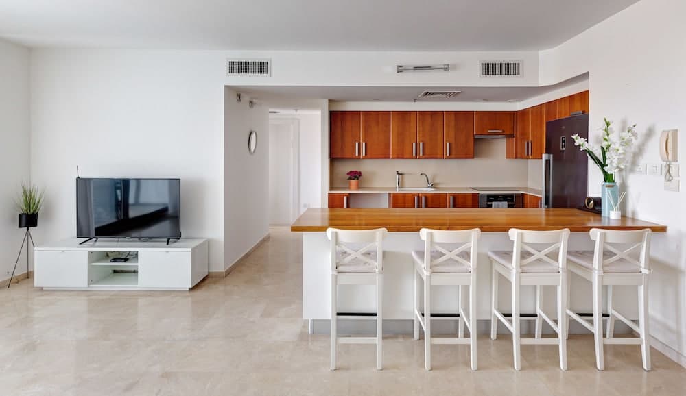 Beach Front Stylish Hugh 2DBR