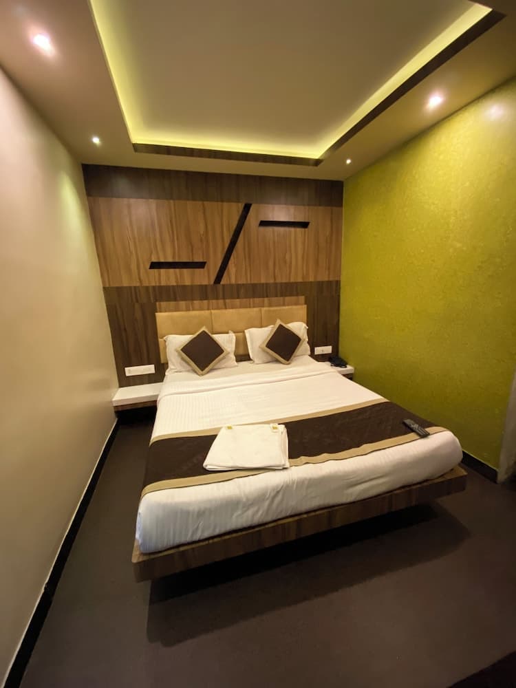 Hotel Adarsh International