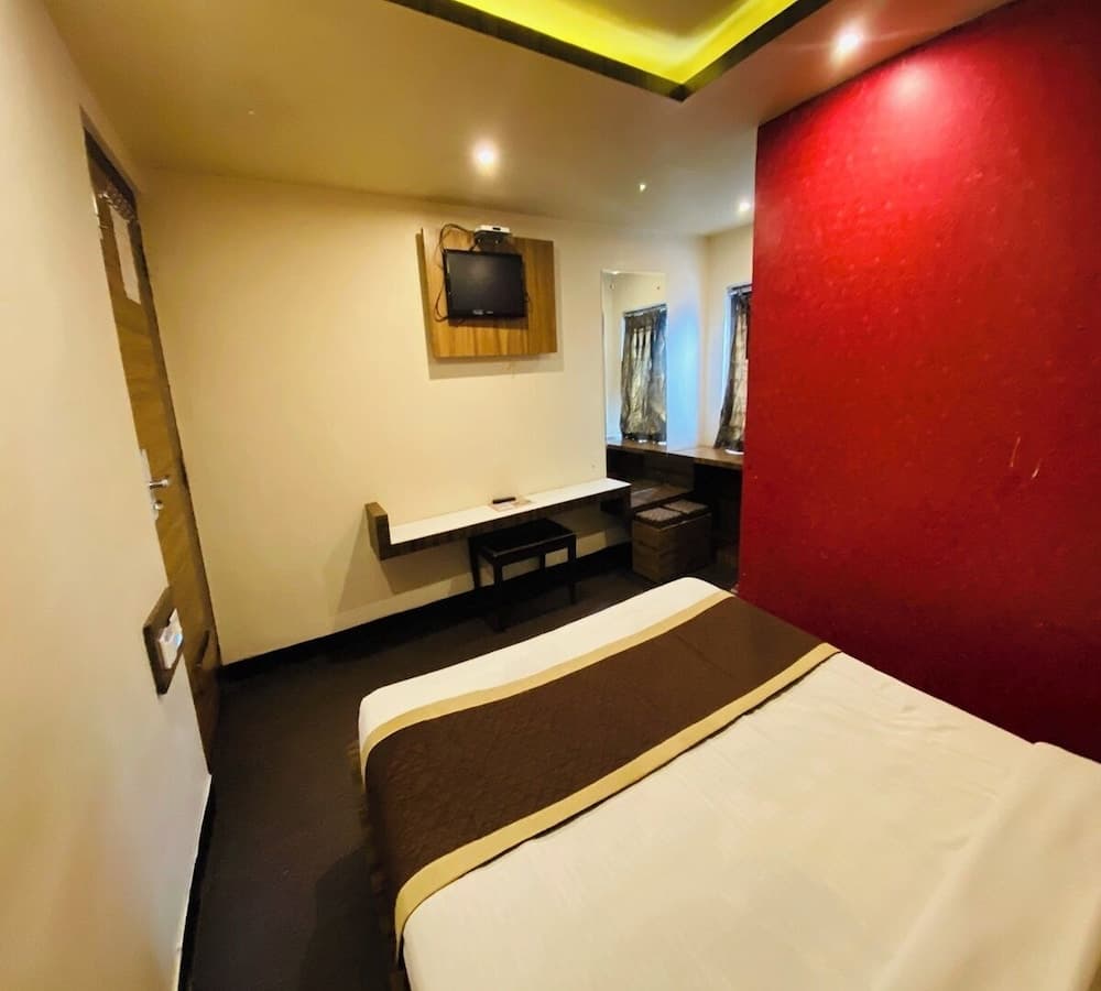 Hotel Adarsh International