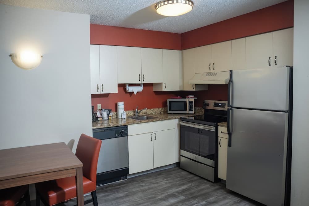 Hawthorn Suites BY Wyndham Erie