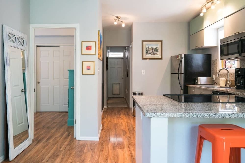 Sunnyside Retro Retreat Private Yard G Line