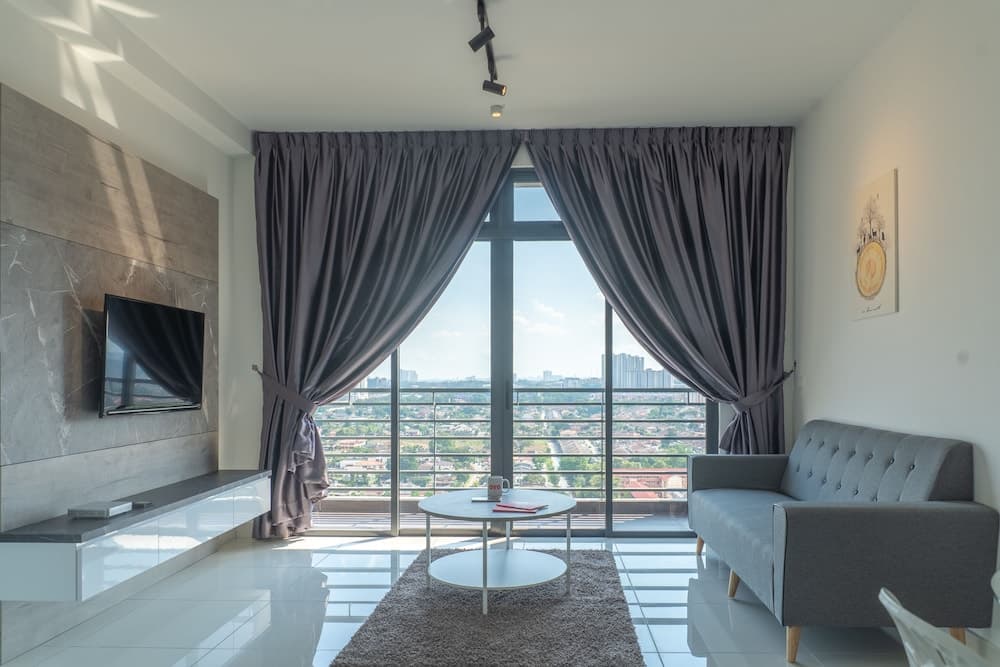 OYO Home 43995 Premium 3br 1tebrau