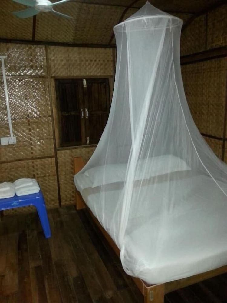 Ngwe Saung Garden Guest House