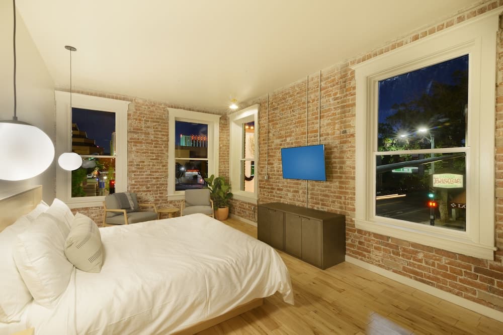 The Jesse Hotel & Bar