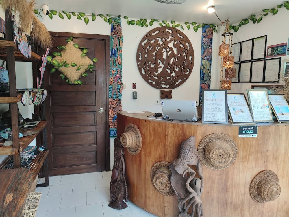 Ferellee Beachfront Inn