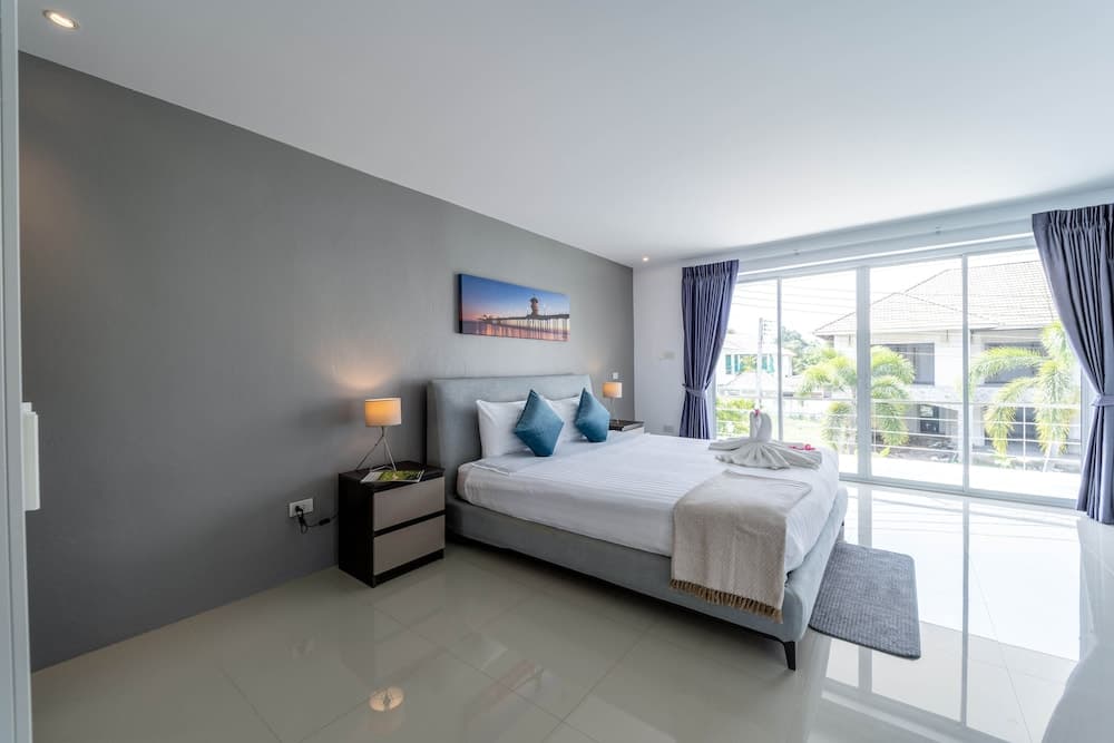 Modern 4 Bedrooms Pool Villa - VY