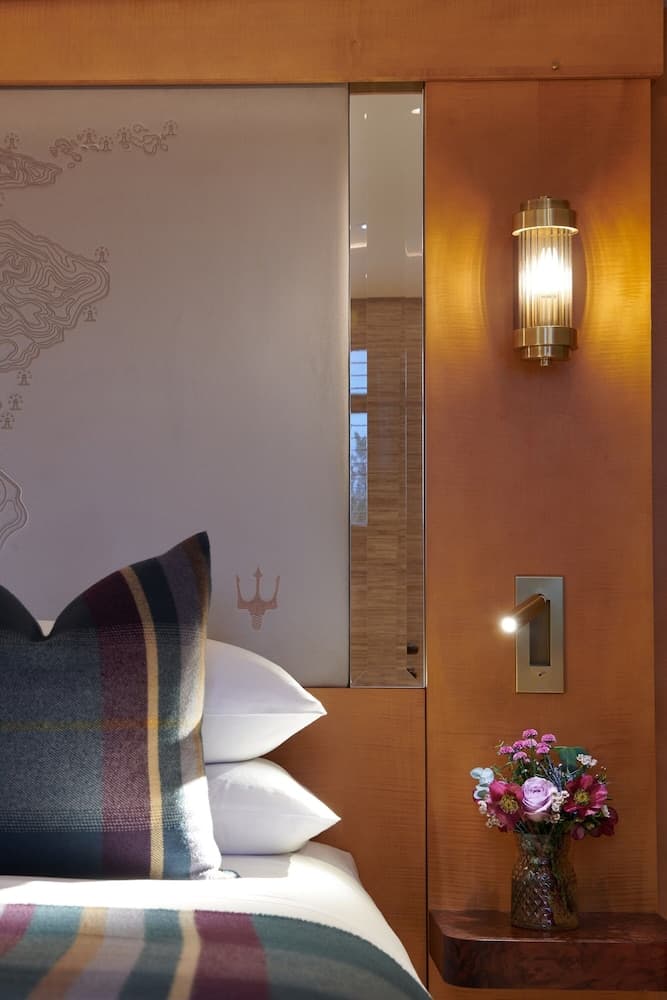 Fingal - A Luxury Floating Hotel