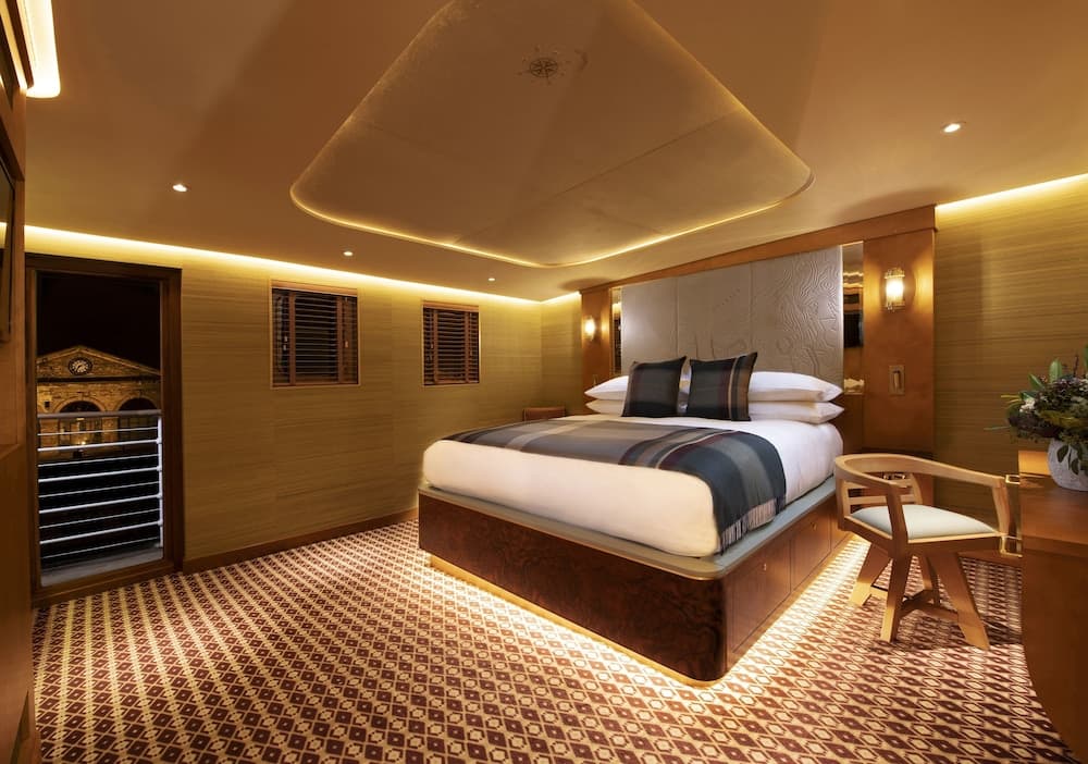 Fingal - A Luxury Floating Hotel