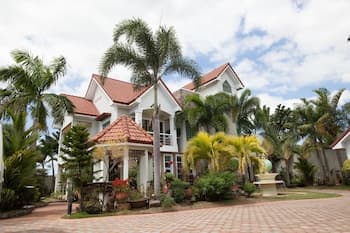 Sir Nico Guesthouse and Resort