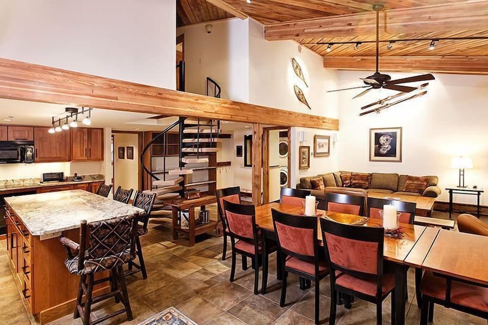 Stonebridge Condominiums