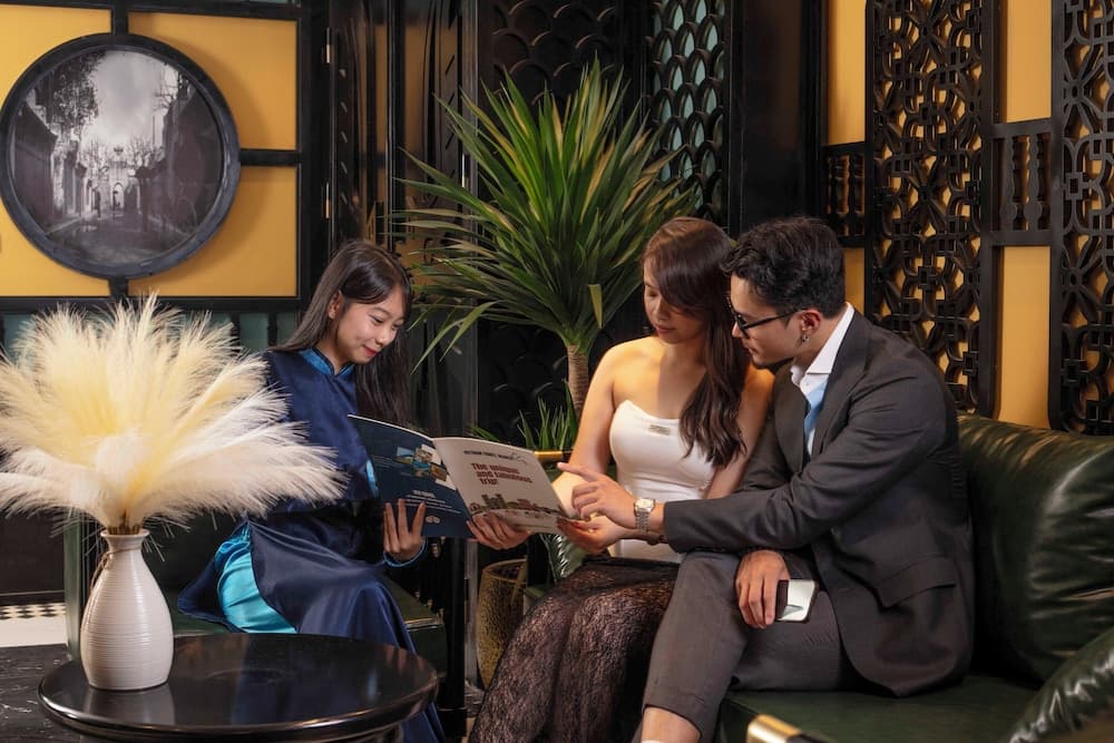 Madelise Central Hotel & Travel