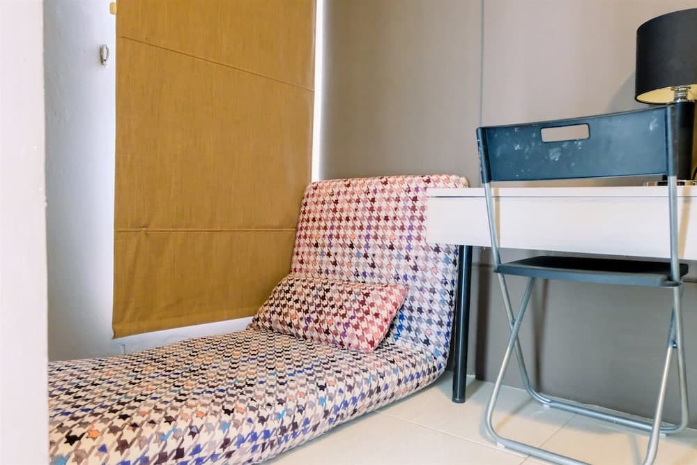 Comfy Studio Apartment @ Skylounge Tamansari
