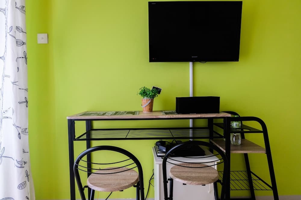 Cozy Studio Serpong Greenview Apartment
