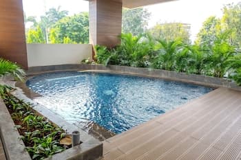 Homey Studio Room at Capitol Suites