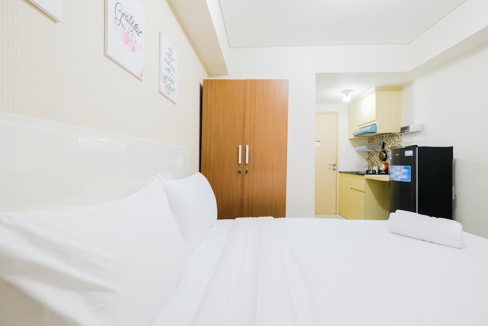 Simple Furnished Studio 19 Avenue Apartment