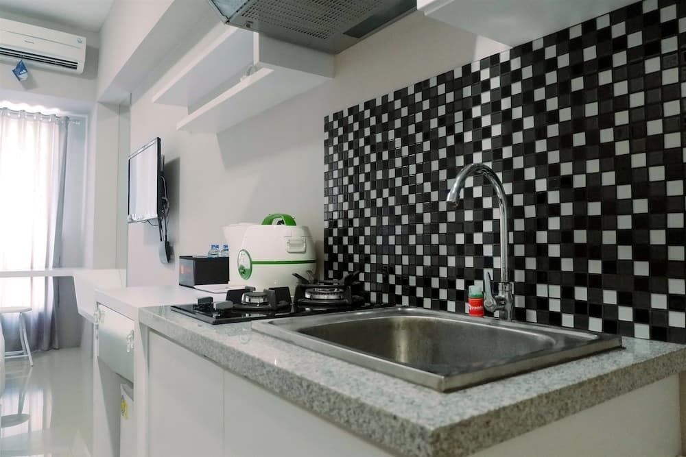 Studio Apartment Connected to Mall at Supermall Mansion