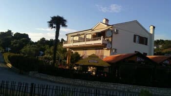 Apartments and Rooms Pende