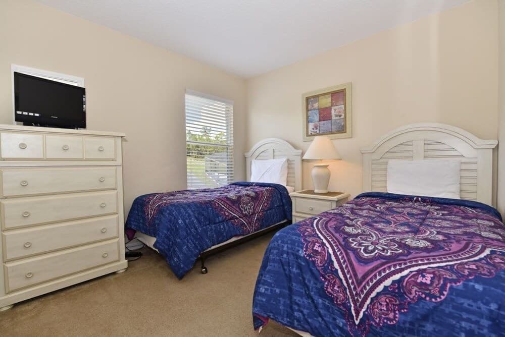 6 Bed Pool Home w/ 2 Master Rooms at Watersong