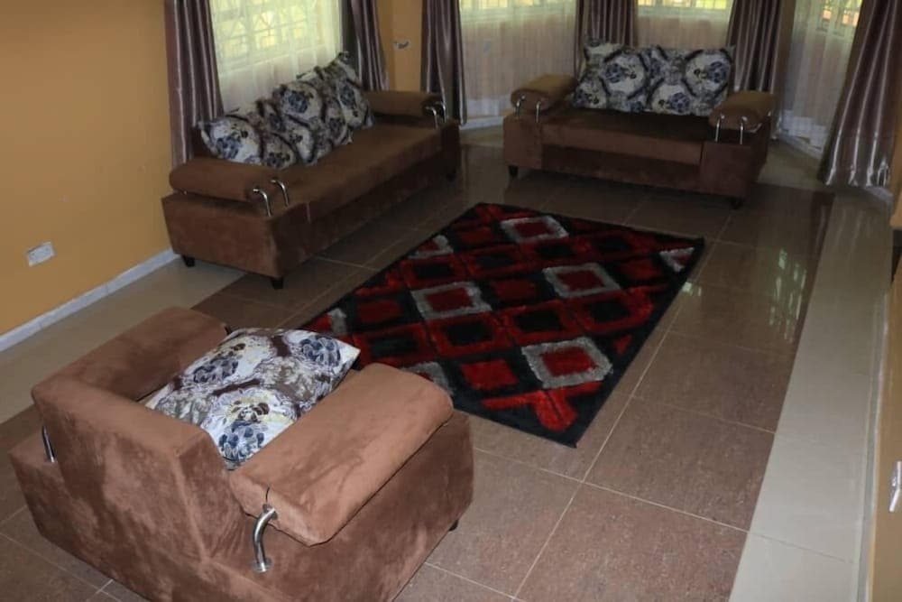 A & J Holiday Suites