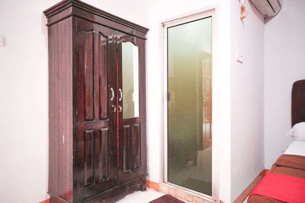 RedDoorz near Palembang Square Mall 2